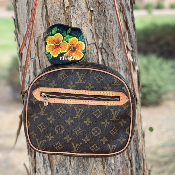 Louis Vuitton Handbags - 💝 BEAUTIFUL 💝 LV Crossbody bag